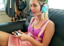 A Gamer Babe Plays With Cock Porn